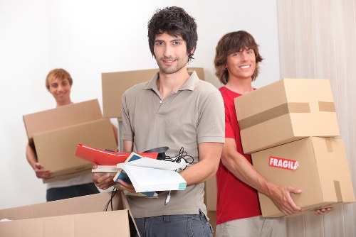 Local Bromley removals crew assisting with an urgent property move