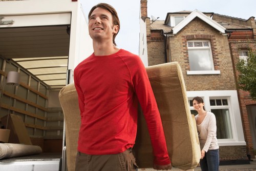 Flexible Bromley moving transport for furniture and boxes